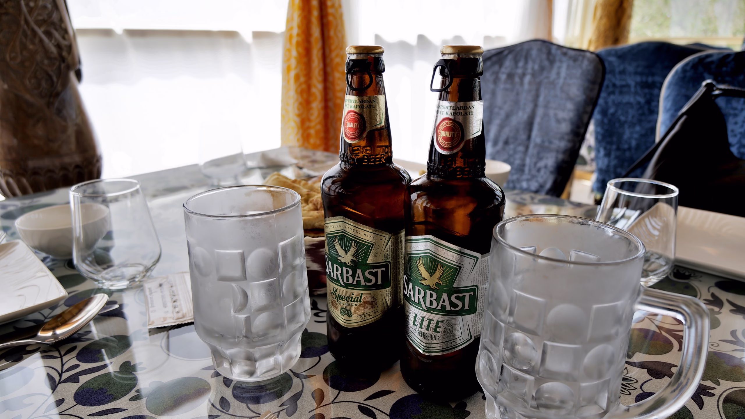 ウズベキスタン　定番ビール　SARBAST